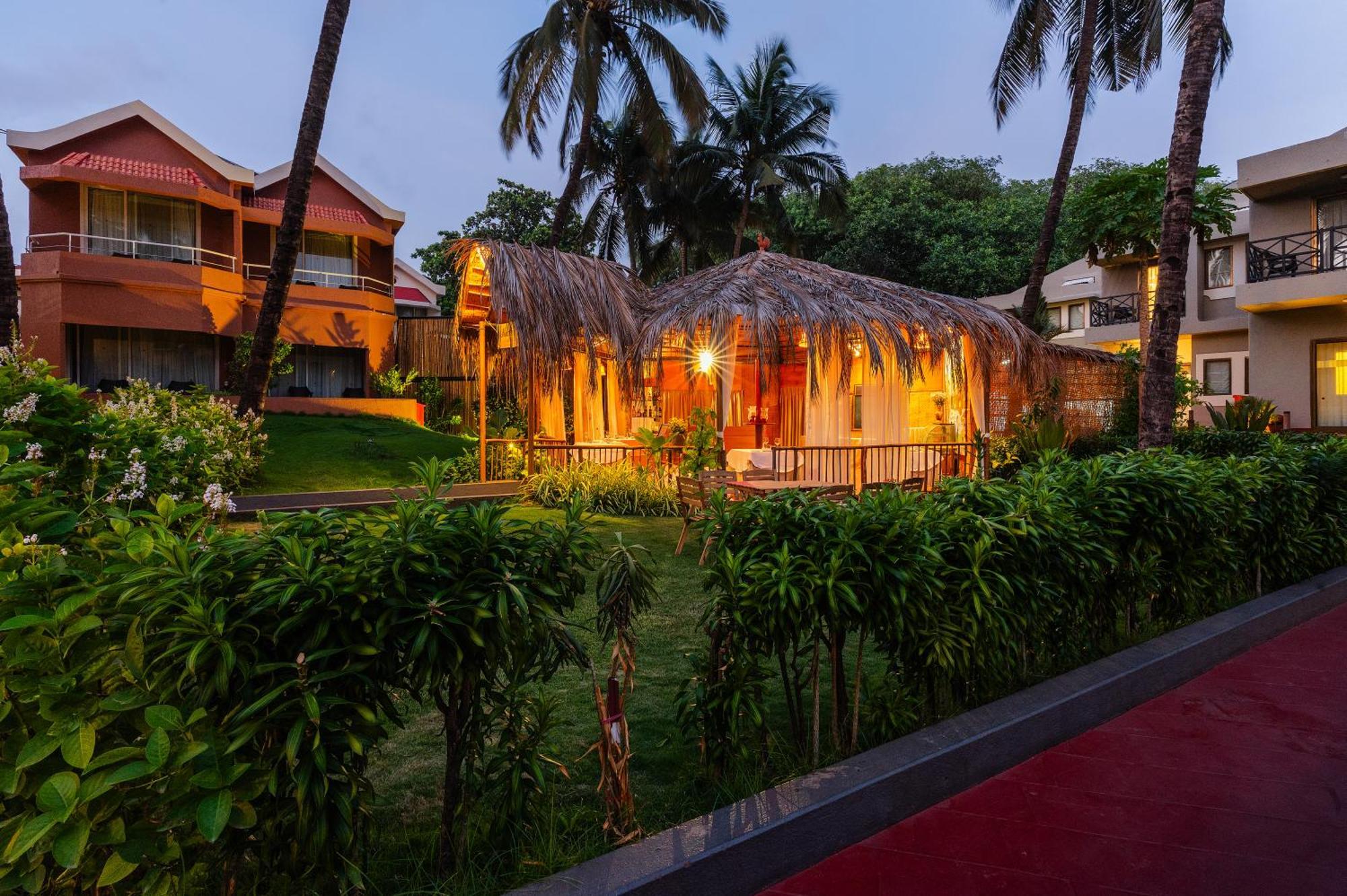 सहारा Whispering Palms