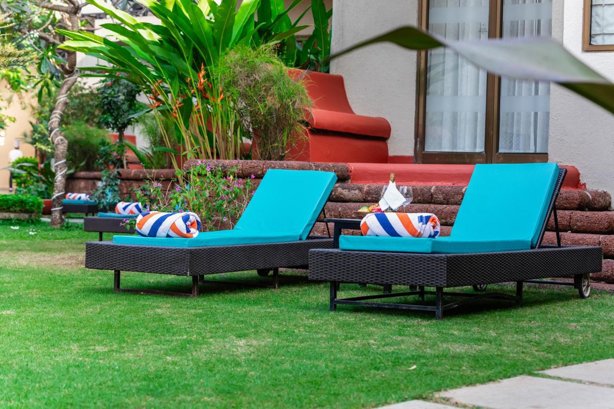 सहारा Whispering Palms Candolim