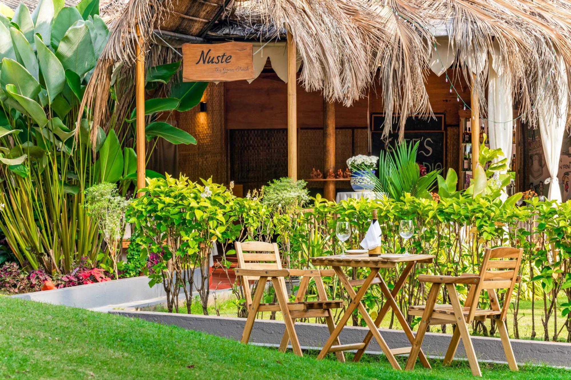 सहारा Whispering Palms Candolim